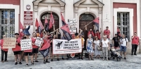 Jedna z demonstracji przed Urzędem Miasta Poznania w obronie portierek
